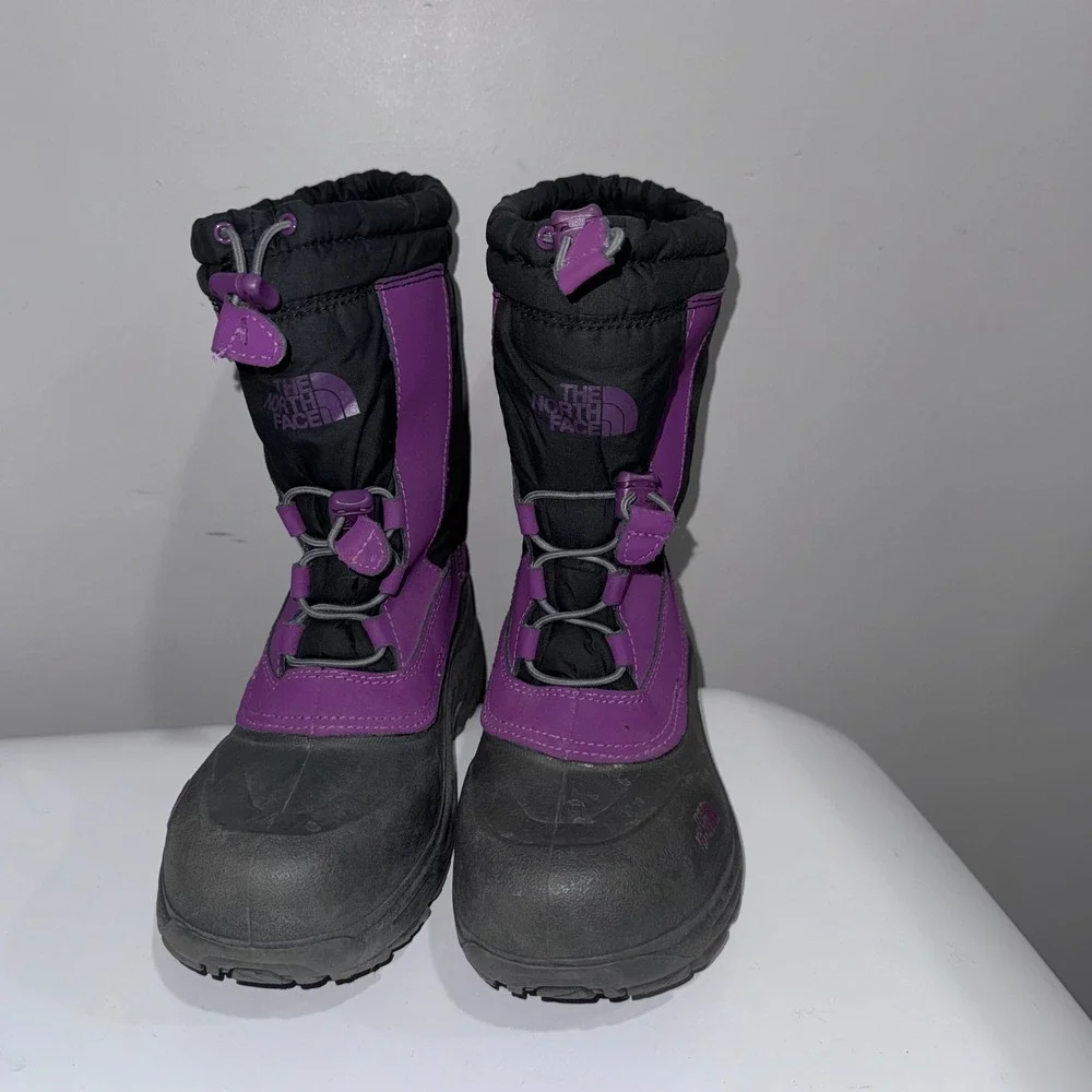 The North Face Alpenglow Snow Boots Girls Size 4 Purple Black EUC Insulated